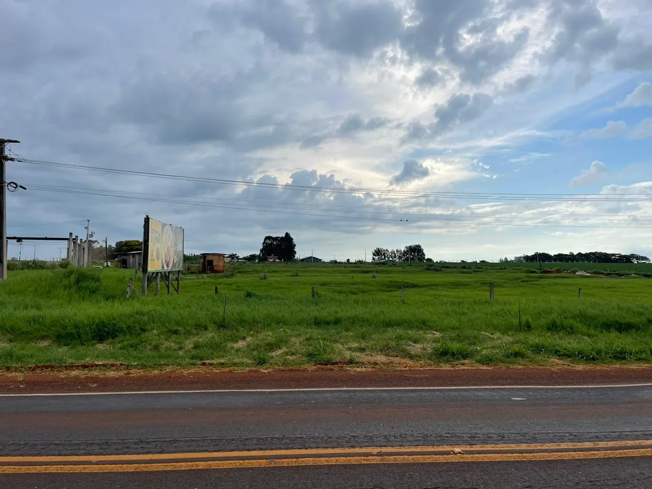 Área de terra 5 mil metros a beira da PR 182 em Toledo PR, próximo ao Aeroporto e o Biopark
