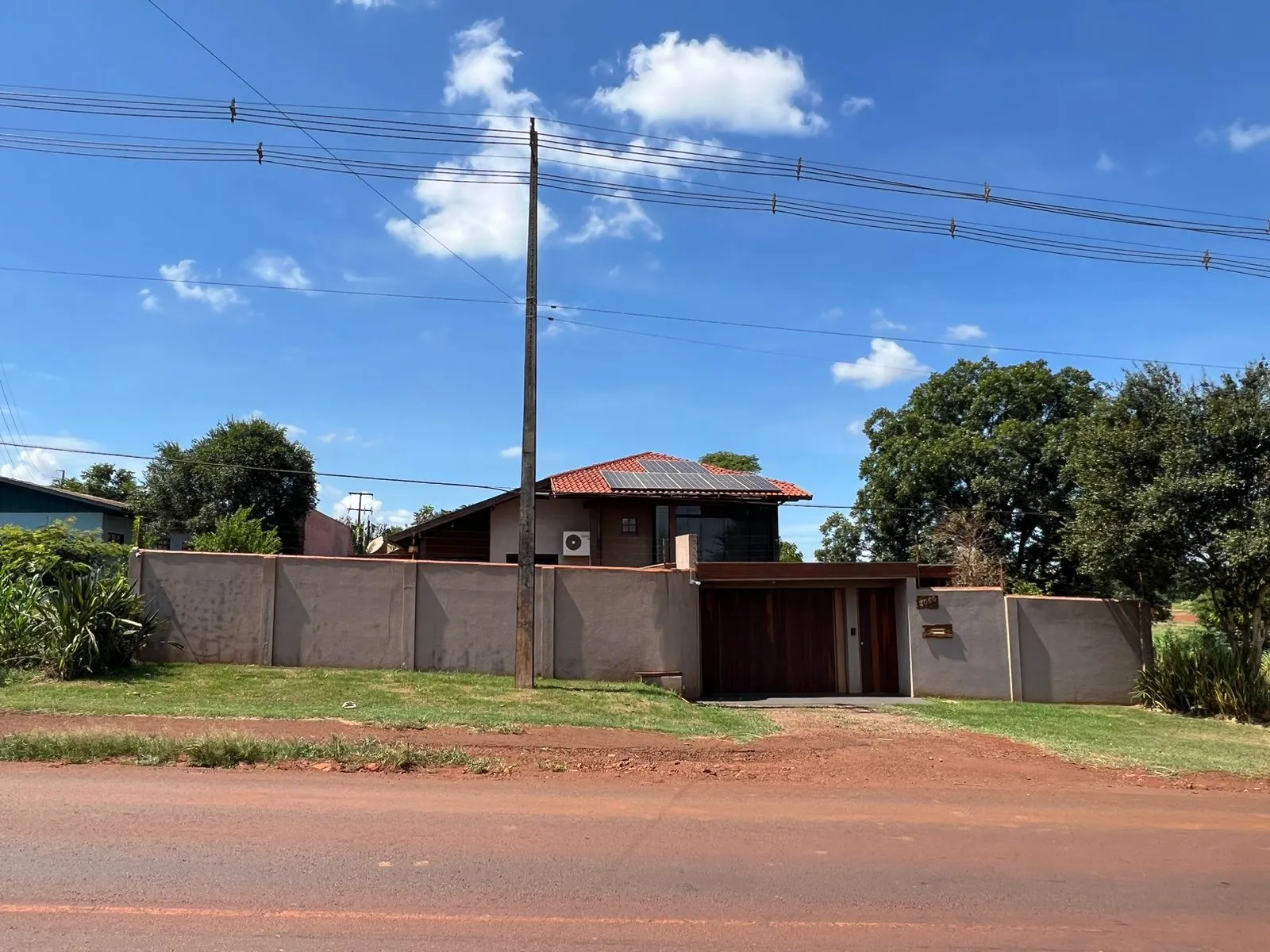 Casa Semi-Mobiliada de 3 Andares com Piscina – Palotina, PR!