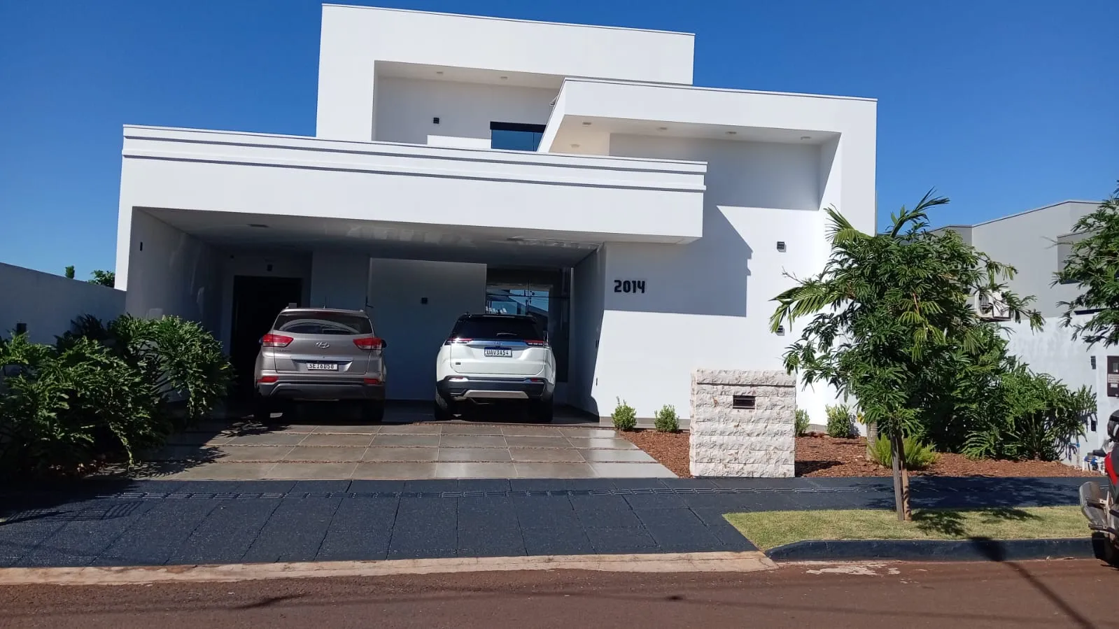 ÍMOVEL ALTO PADRÃO COM PISCINA, NO BAIRRO JARDIM PORTINARI