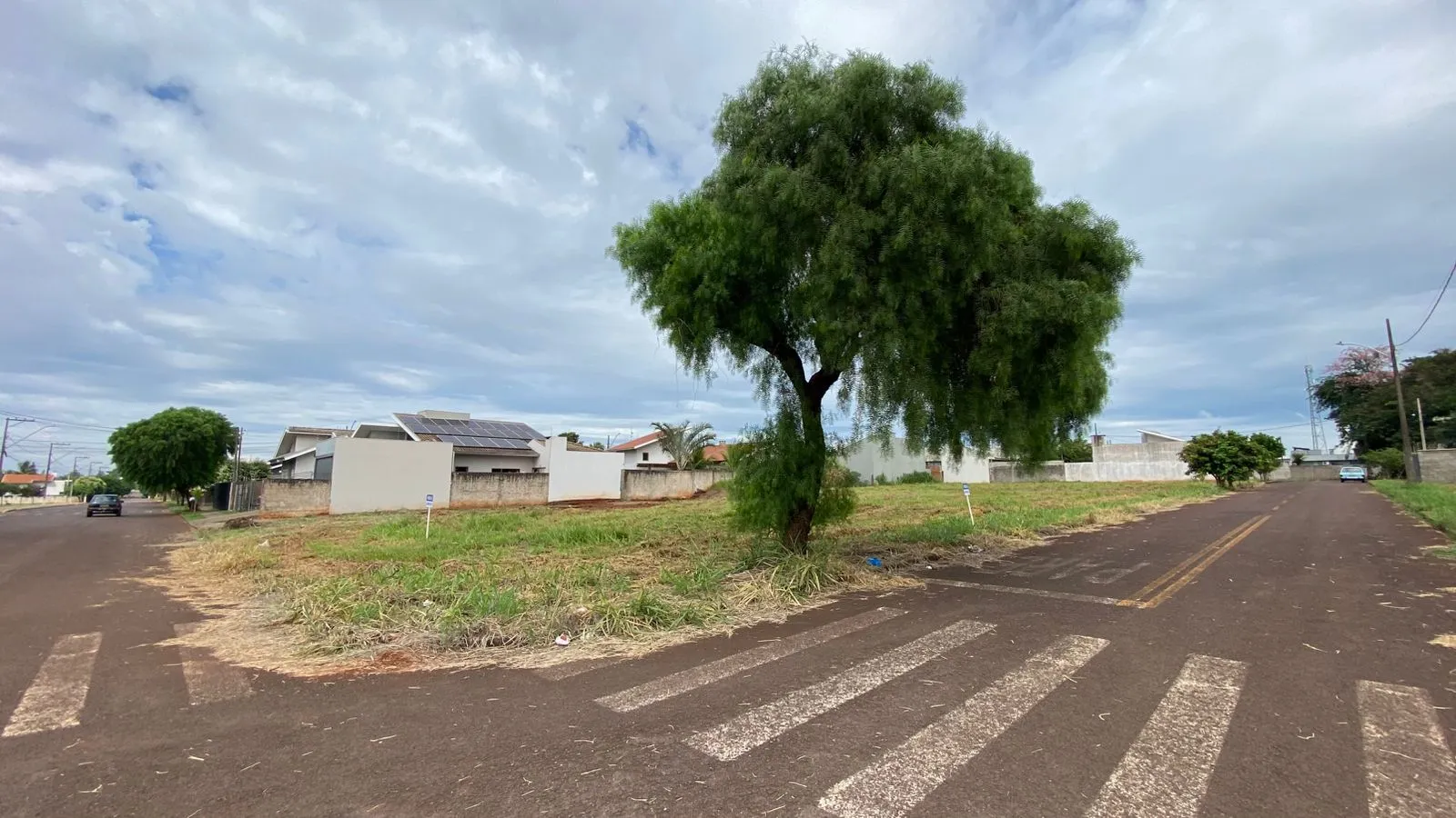 TERRENO DE ESQUINA NO JARDIM BELA VISTA